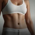 Quem faz abdominoplastia consegue trincar a barriga? descubra o que influencia o resultado